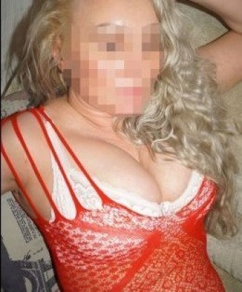 ✨ Ласковая, чувственная и опытная... это все обо мне! 😘 Я индивидуалка, специализирующаяся на создании незабываемых эмоций и ощущений. Моя цель - удовлетворить твои самые сокровенные желания и фантазии. У меня есть несколько изюминок, чтобы сделать нашу встречу эксклюзивной и неповторимой. 😉 Мои услуги включают классический и эротический массаж, оральный и классический секс, а также ролевые игры и другие разнообразные удовольствия. 💋 У меня много положительных отзывов от довольных клиентов, которые ценят мою нежность и профессионализм. 🌟 Для твоей уверенности я прикладываю фото, чтобы ты мог увидеть, насколько я привлекательна. Принимаю инкогнито в уютной квартире в центре Москвы. Оставься сомной на несколько часов и я подарю тебе незабываемую ночь! 💃🏻🔥 Диночка